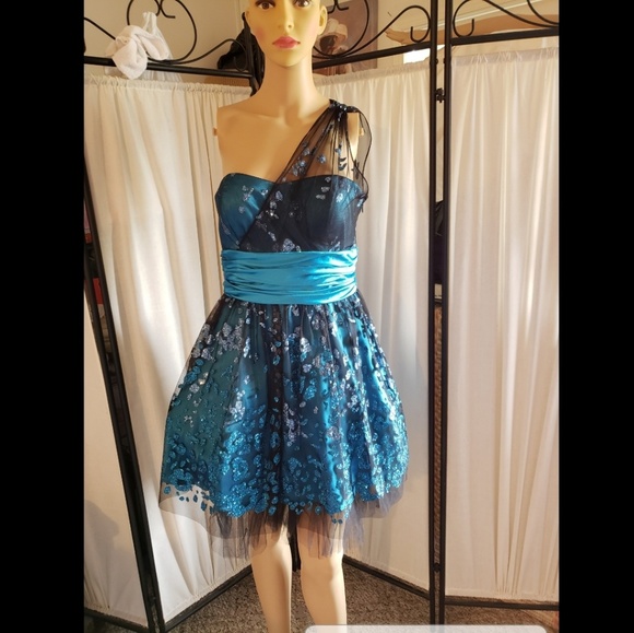 Morgan & Co. Dresses & Skirts - Morgan & Co. Prom Dress